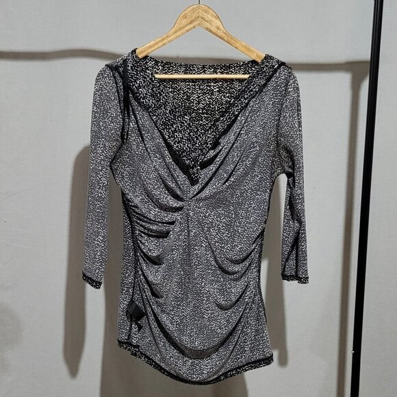 Vince Camuto blouse stretchy pull over black and white stripes clingy ruched top - Picture 8 of 15